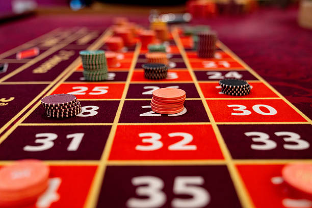 pasaranmurah platform showing live-dealer tables and mobile app interface